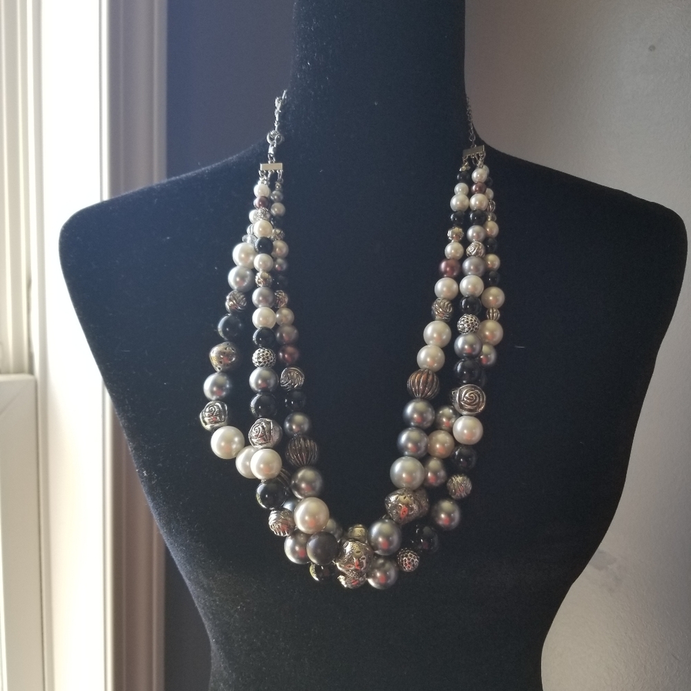 3 String necklace, preowned